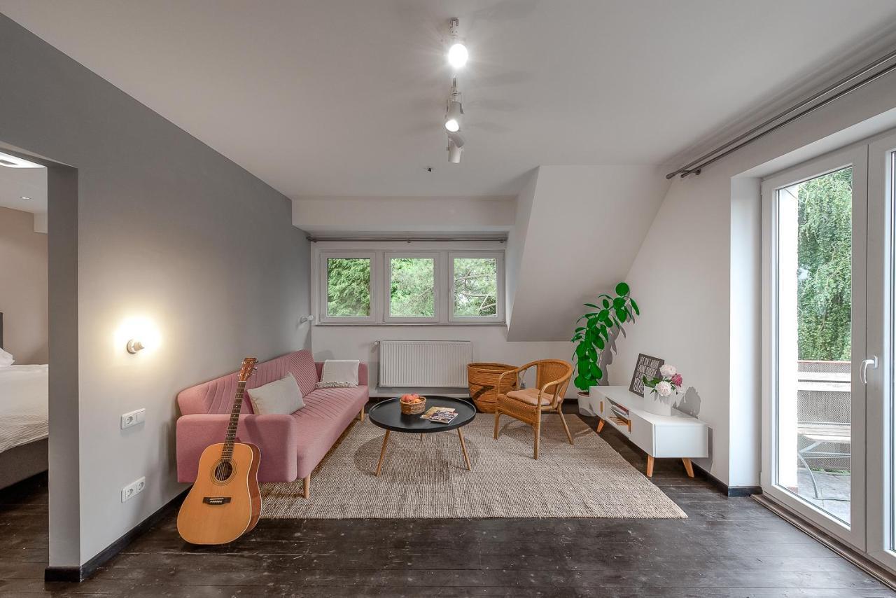 Das Wiesenhaus: Wohnen Direkt Am Rhein Apartment Köln